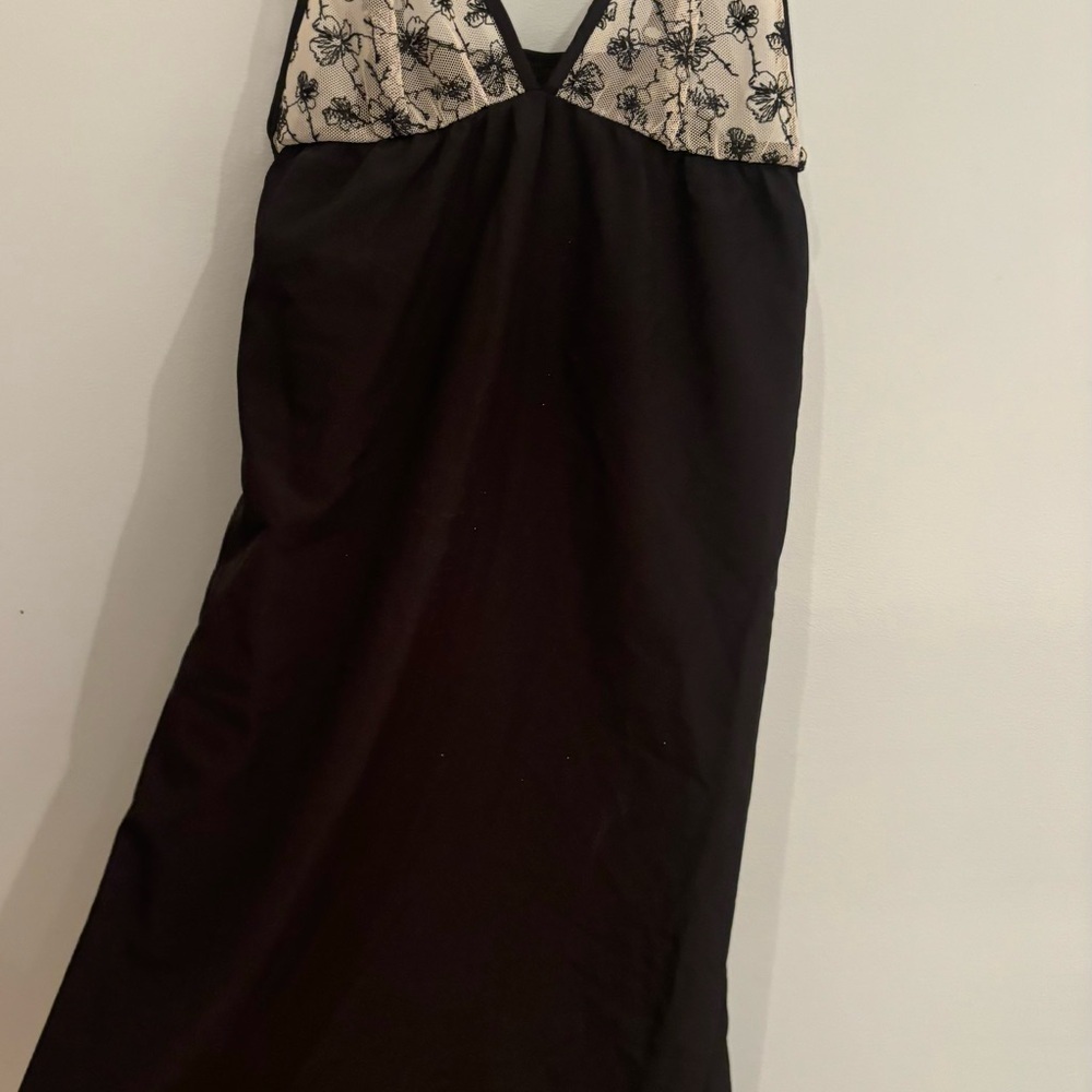 Black and White Lace Trim Mini dress - Picture 2 of 4